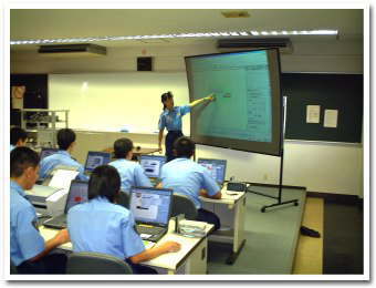 コンピュータに関する授業の写真