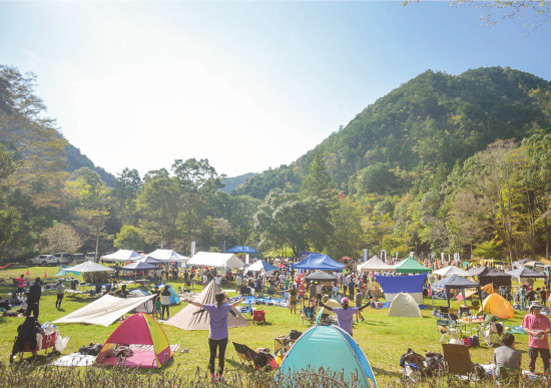 キャンプ場の風景写真