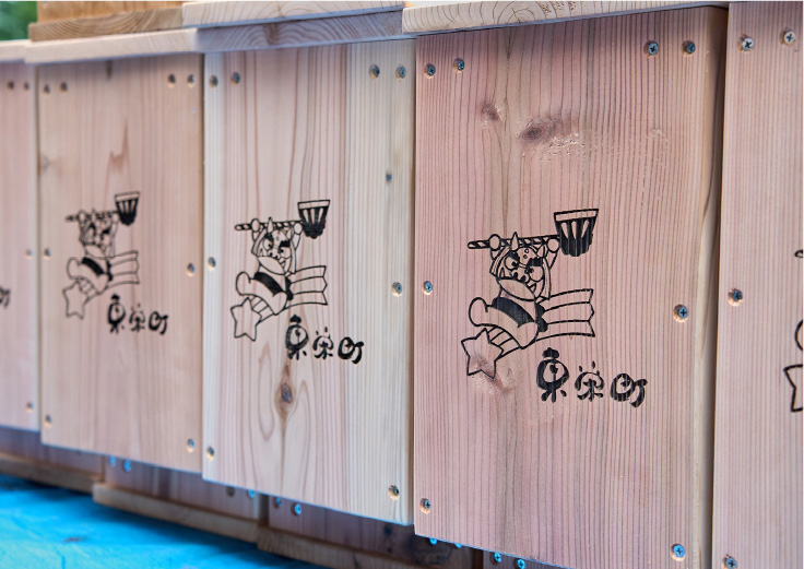 並べられたベンチ