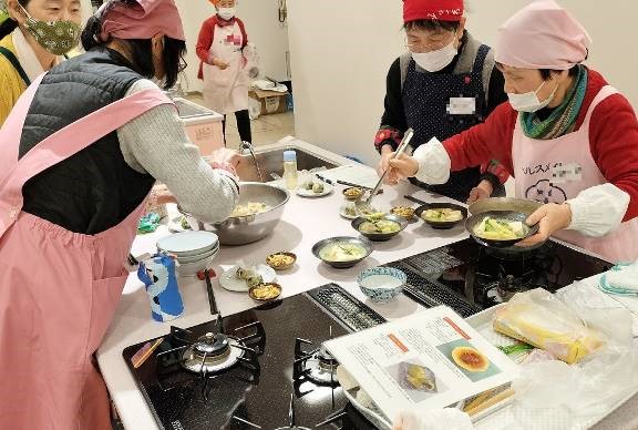 参加者調理の様子