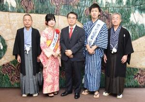 「第３３回有松絞りまつり」ミス絞りと有松福男の知事表敬訪問