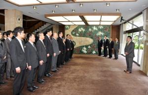 平成25年3月28日　東日本大震災被災地への派遣職員を知事が激励しました