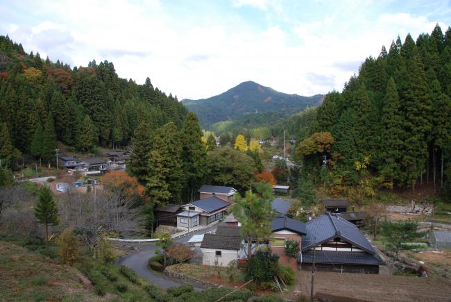 かつての八橋地区の風景。写真からは5世帯以上の家屋が確認できる。