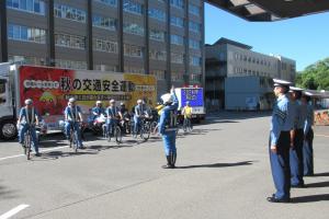 県警取締部隊出発申告2