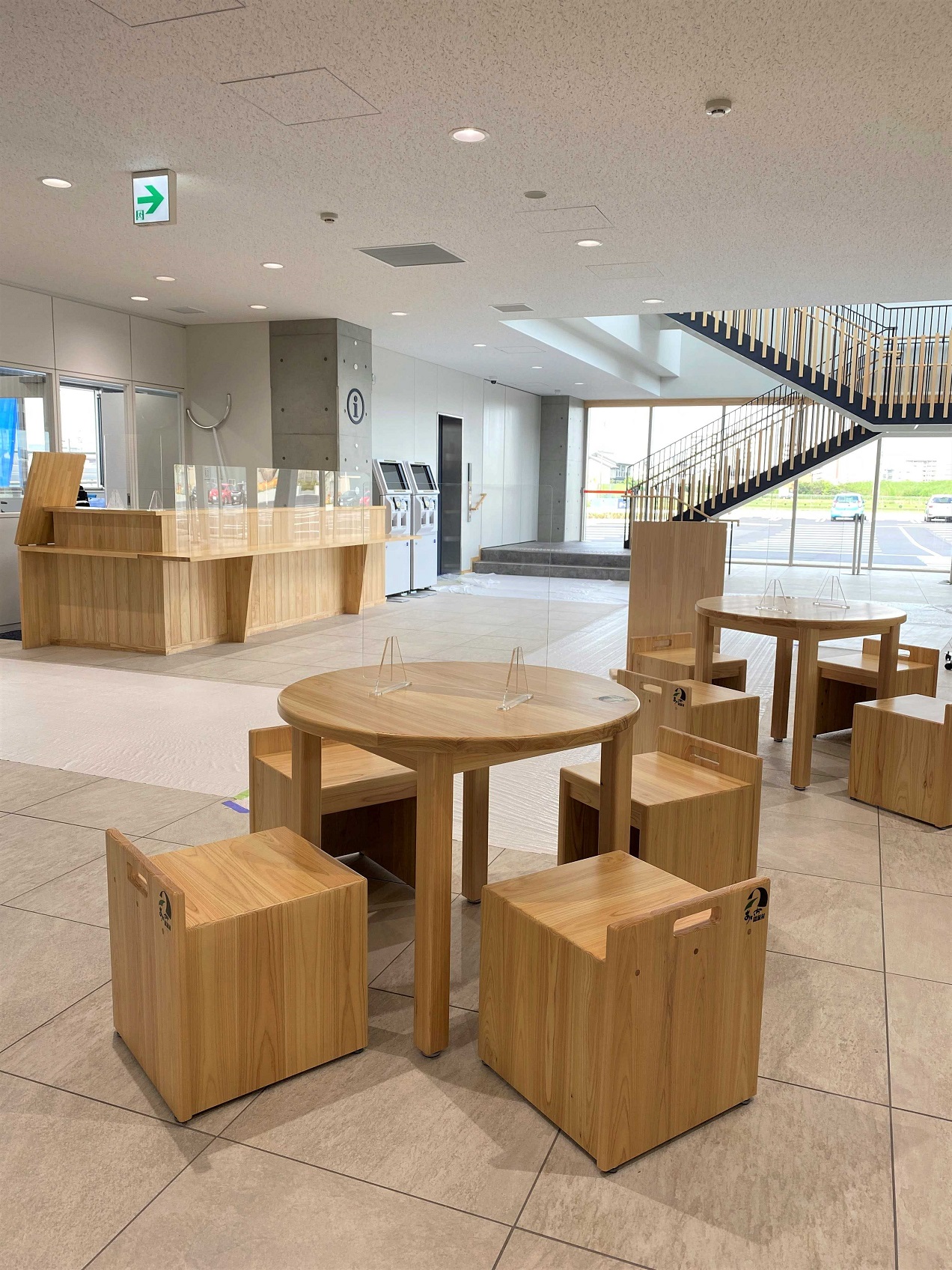 ロビー家具 椅子・テーブル