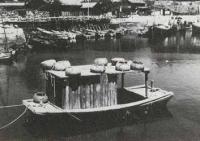 佐久島西港風景とセリ船（昭和35年頃）