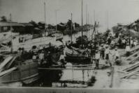 吉田港_塩の荷揚げ風景（大正時代ごろ）