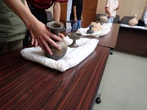 博物館ではケース越しでしか見られないようなものが直接触れるよい機会になりました。