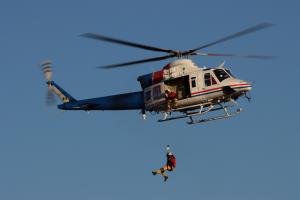 消防ヘリコプター訓練展示飛行