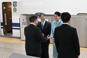 天皇皇后両陛下奉送迎