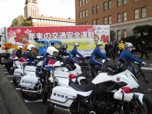 県警取締部隊出発