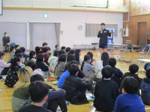 赤いバラの写真です。