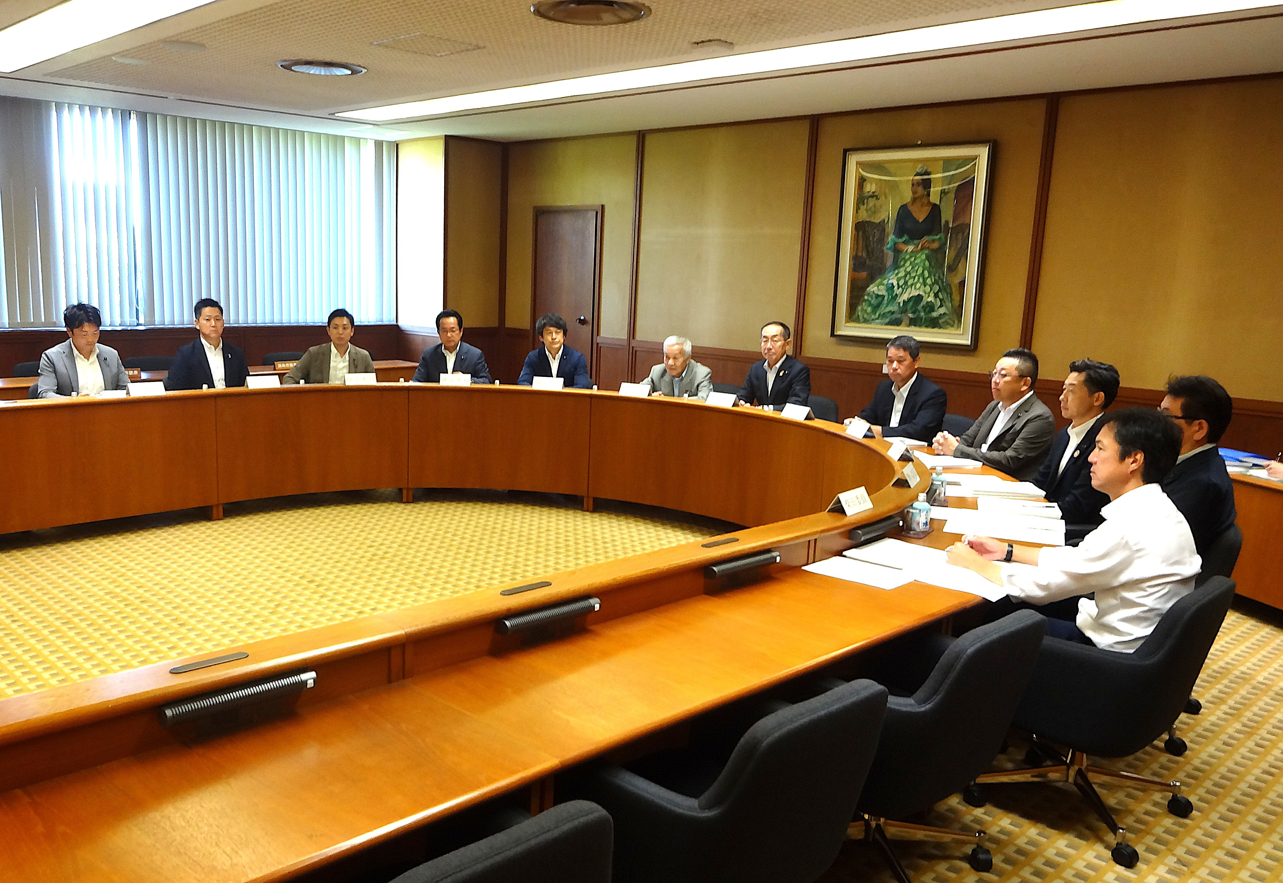 公営企業会計決算特別委員会の審査風景画像