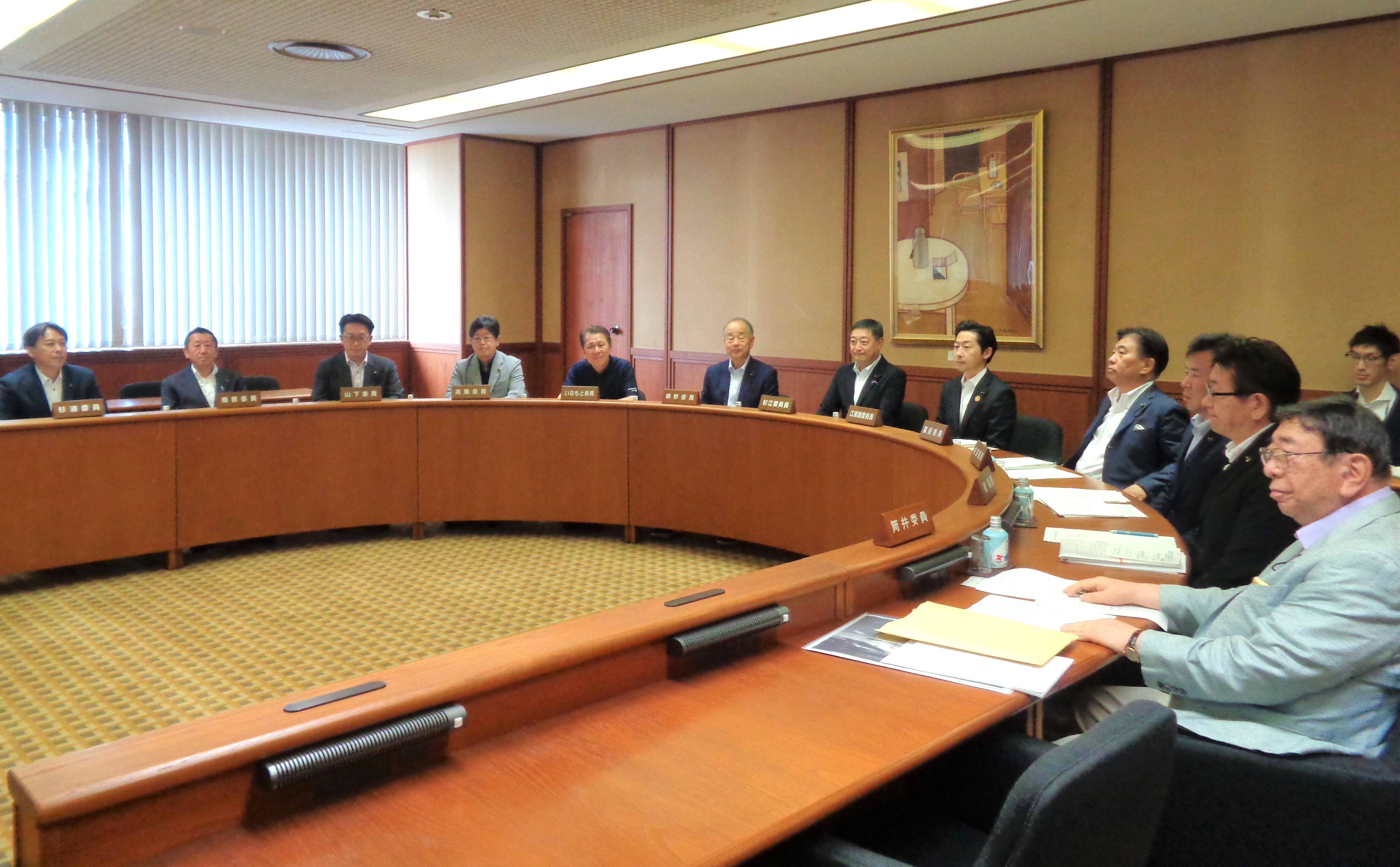 教育・スポーツ委員会の審査風景画像