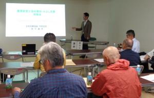 気候変動の脅威や当地域の気象特性を学ぶ参加者.jpg