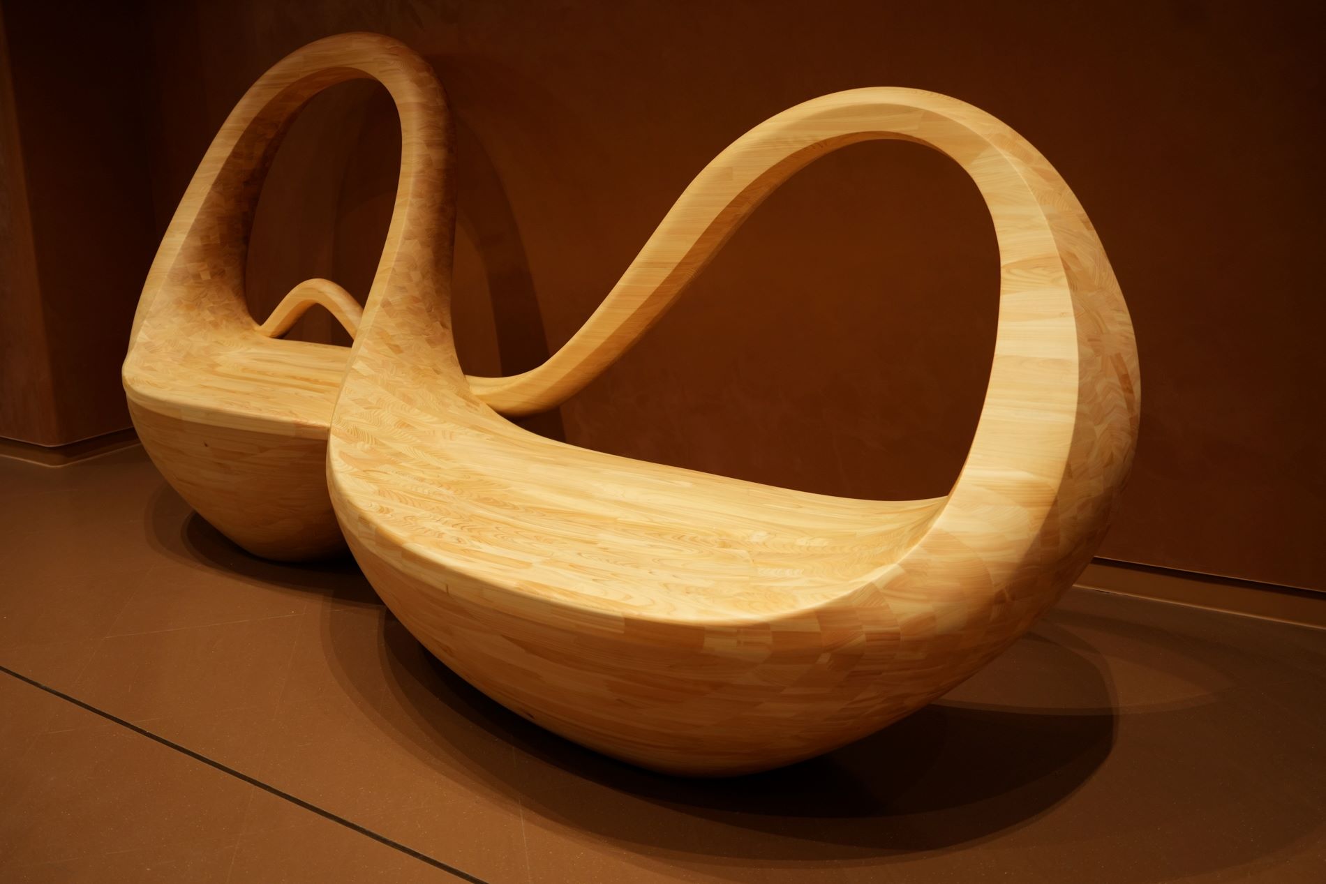 Moment Bench 全体像　松坂屋名古屋店4階に設置