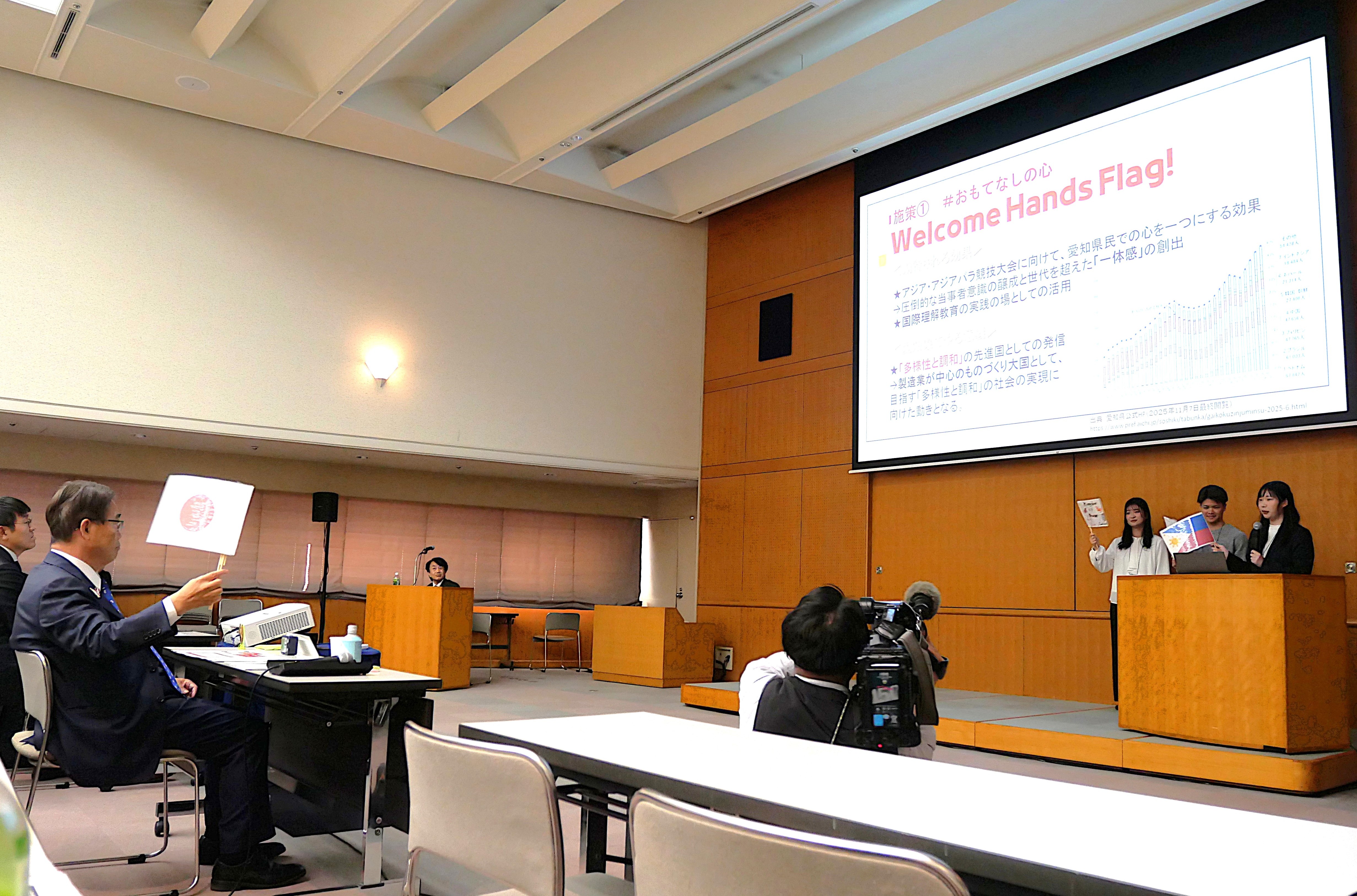 大学生による知事への政策提言会の画像