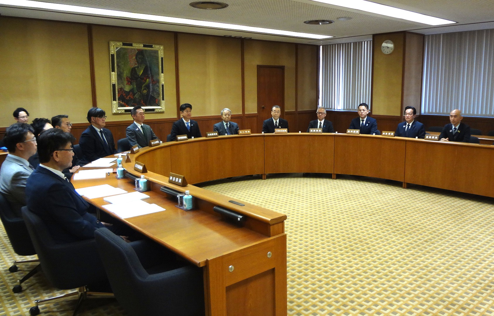 経済労働委員会の審査風景画像