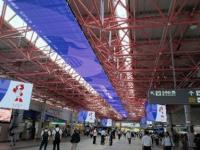 金山総合駅 紫色の装飾