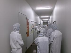 工場見学 見学者用通路
